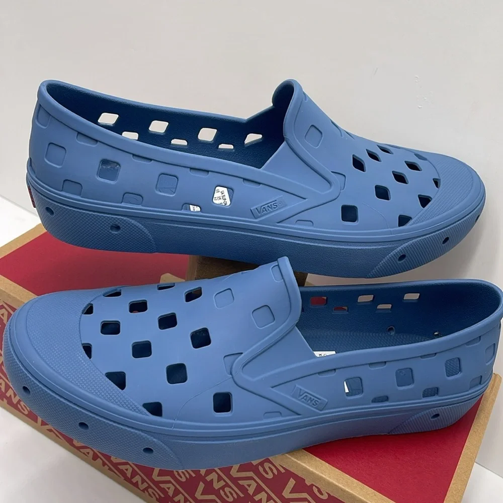 Vans • WMNS Slip-On Trk
Captains Blue
VN0A5HF8ZR8
Sneakers - Picture 11 of 16